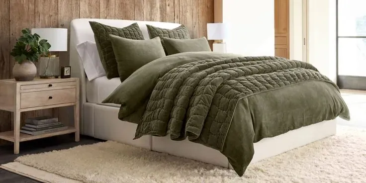 Cozy Bedroom Ideas for Soft Bedding and Warm Bedside Light