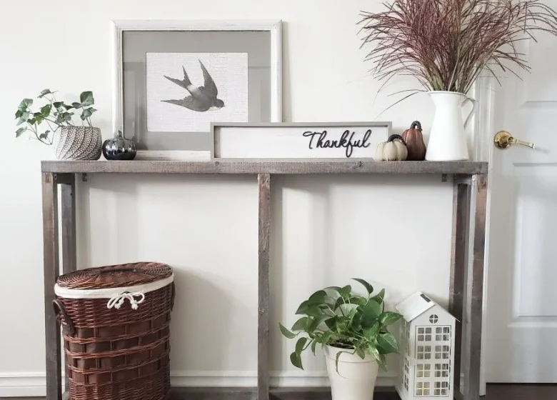 Fall Entryway Decor Ideas: Mirrors, Pumpkins and Baskets